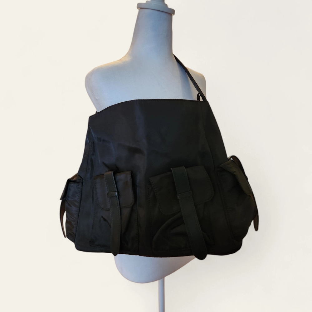XL Black Tote With Zipper And Two Side Pockets